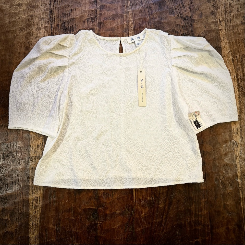 She+Sky Casual White Top (Size L)